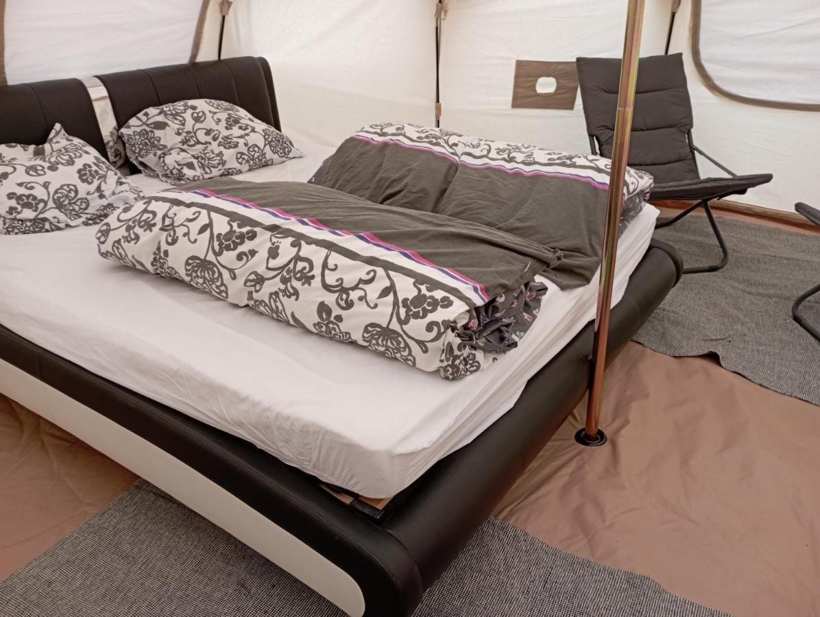 Natuur-Like Glamping In Bosland NeerNeerpelt المظهر الخارجي الصورة
